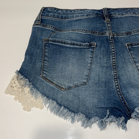 BLUE High Rise Super Strech Jean Shorts Lace Hem Festival Boho Size 12/31 - Picture 11 of 15